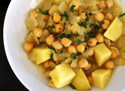 Yakhne helwe (potato and chickpea stew)