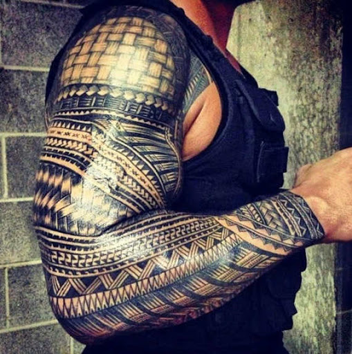 Maori tatuagens tribais para os homens no braço