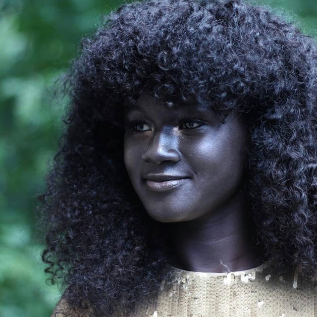 Punya Kulit Terhitam Didunia, Khoudia Diop Malah Jadi Model Terkenal Punya Kulit Terhitam Didunia, Khoudia Diop Malah Jadi Model Terkenal