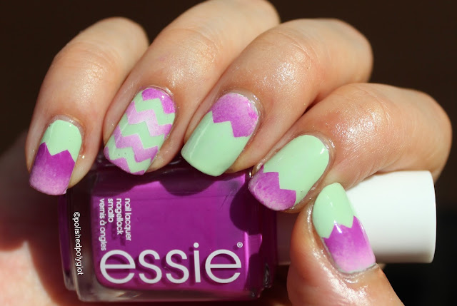 Pale green and violet zigzag gradient