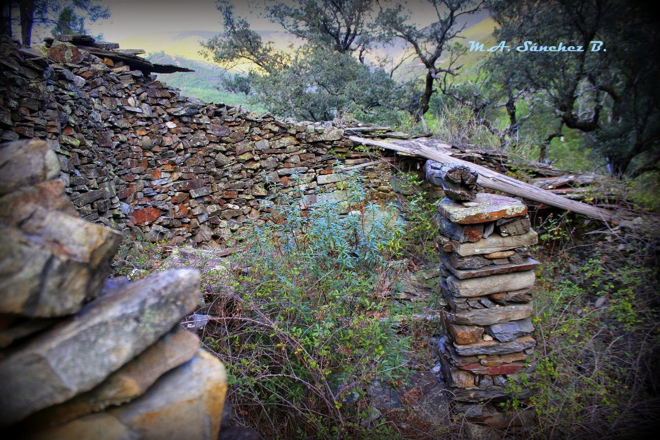 PUEBLOS ABANDONADOS EL MORAL alquería Cáceres