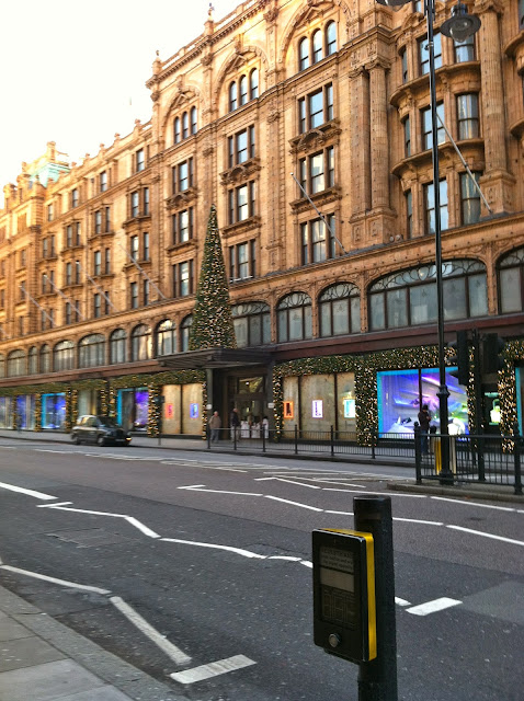 A Christmas Eve Tour of Harrods of London by The Everyday Home