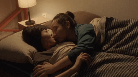 C0JEKOVUkAEVb2q.gif