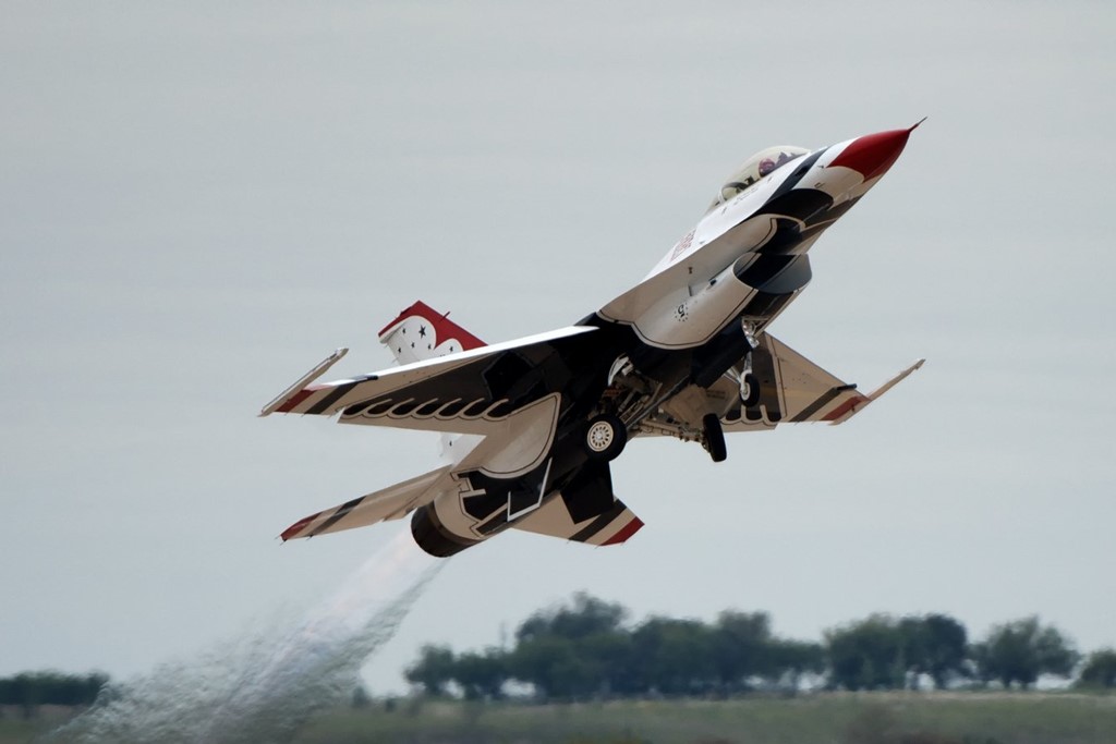 USAF_Thunderbirds_F-16_crash.jpg