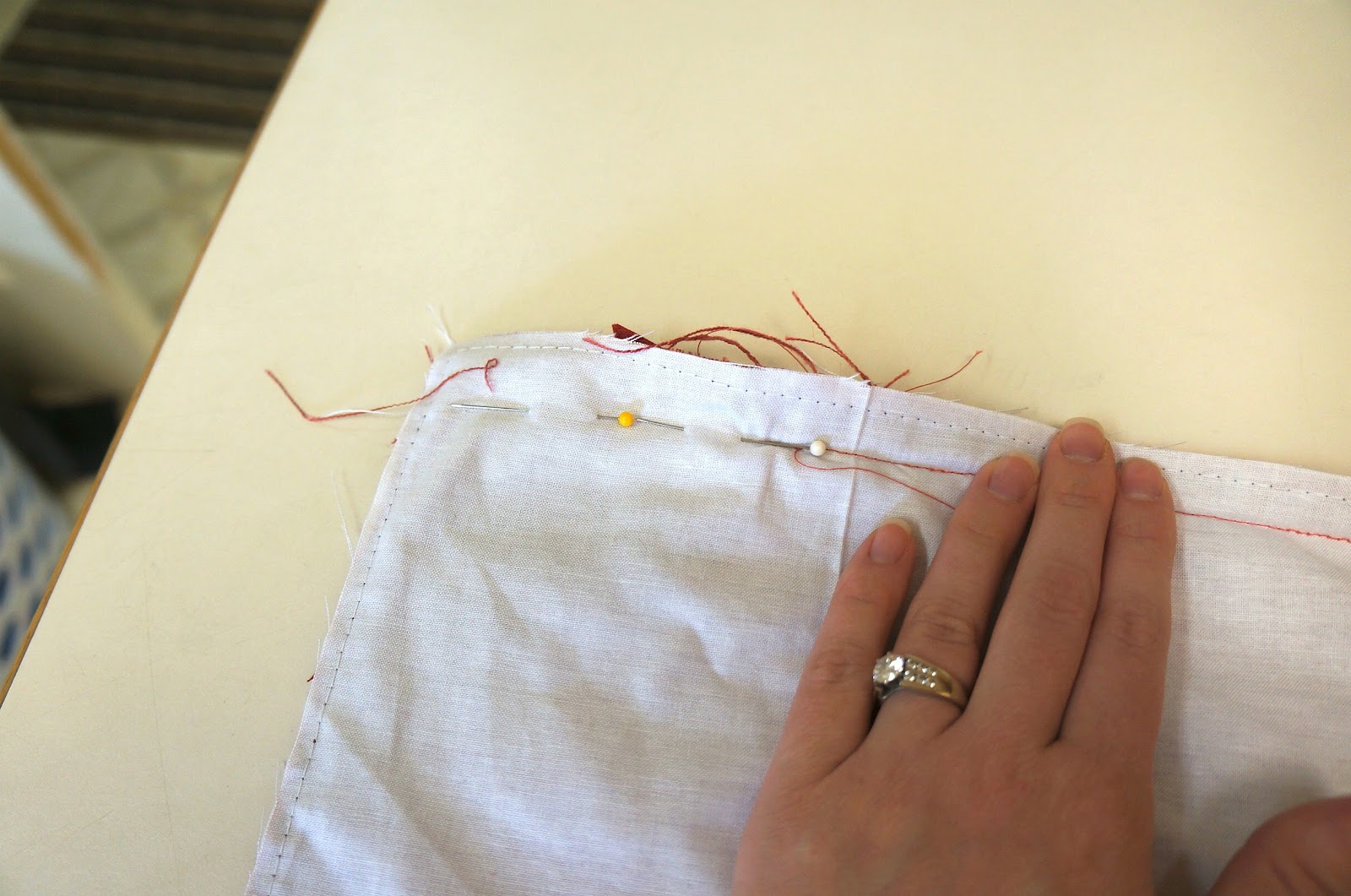 Invisible Zipper Pillow Tutorial Twist Me Pretty