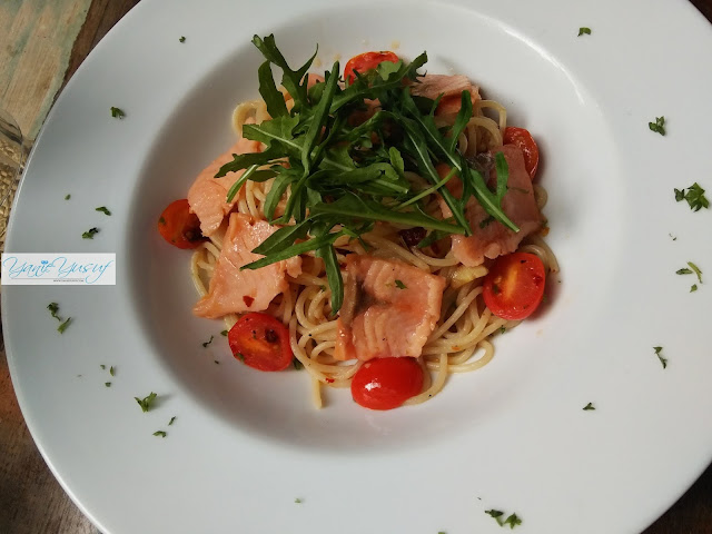 Coffee Société Cafe SPAGETTI AGLIO OLIO, SMOKED SALMON
