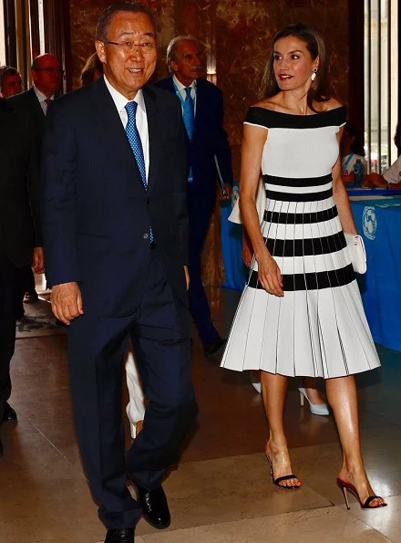 Queen Letizia wore Carolina Herrera Striped Off-The-Shoulder Knit Dress and Carolina Herrera Shoes from Spring Summer 2014