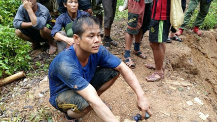 Toan canh ngay thu hai giai cuu cac nan nhan dao vang bi mac ket - Anh 14