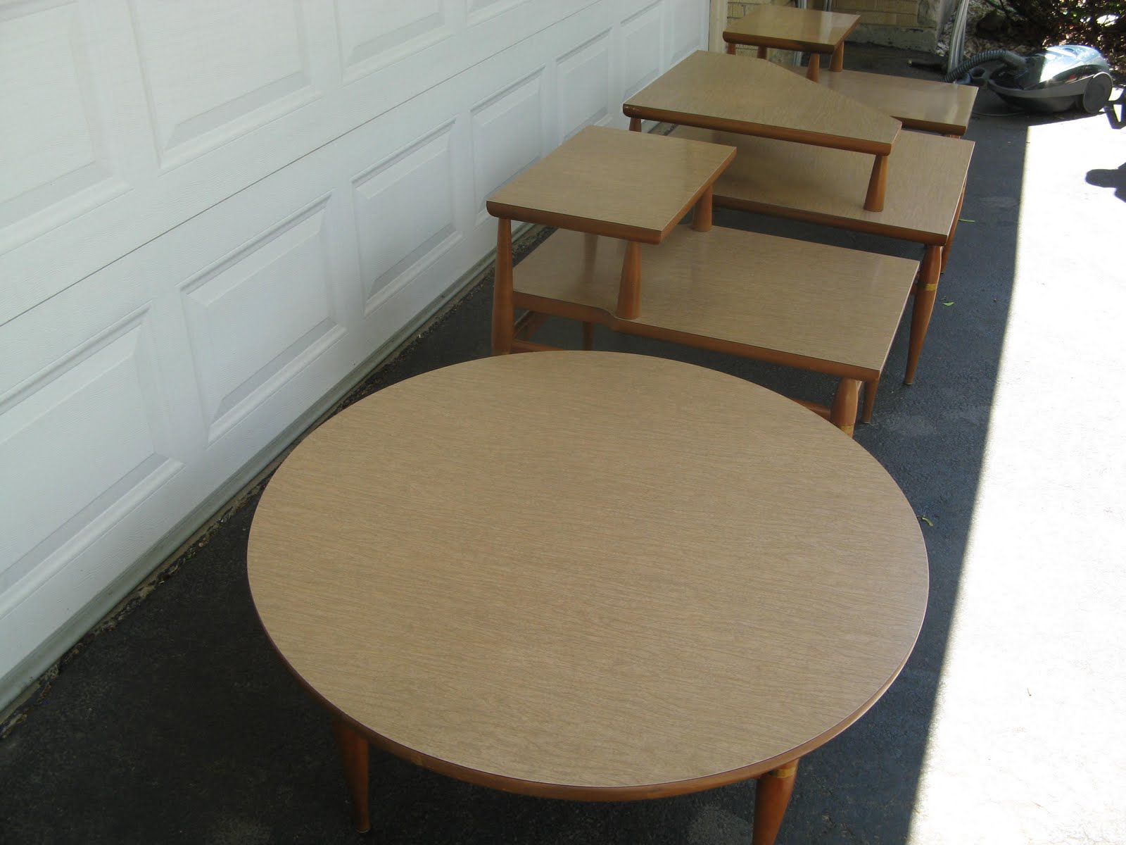 Beautiful 4Piece Set of Mid Century Modern Living Room/Family