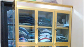 Lemari Kaca Untuk Baju Pengantin