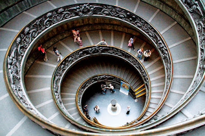 Cầu thang xoắn bên trong bảo tàng Vatican