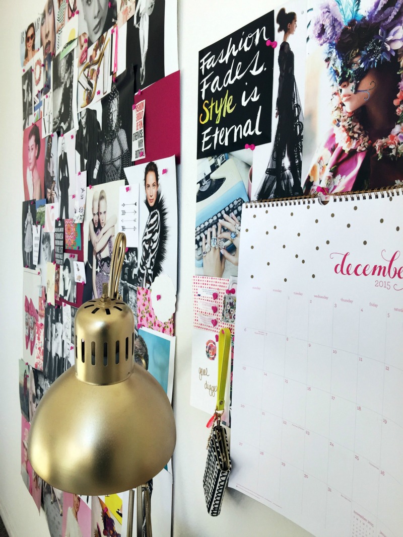 FASHION BLOGGER OFFICE WORKSPACE DESK GOLD WHITE PINK GLAM