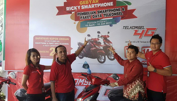 Apresiasi Pelanggan Setia Lewat Program Gebyar Ricky Smartphone with Telkomsel