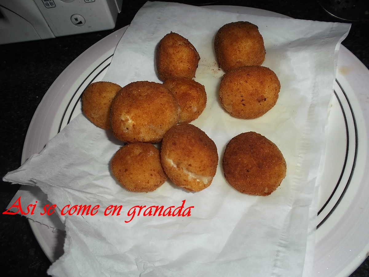 Así se come en Granada. Croquetas dulces de queso y membrillo y sin gluten