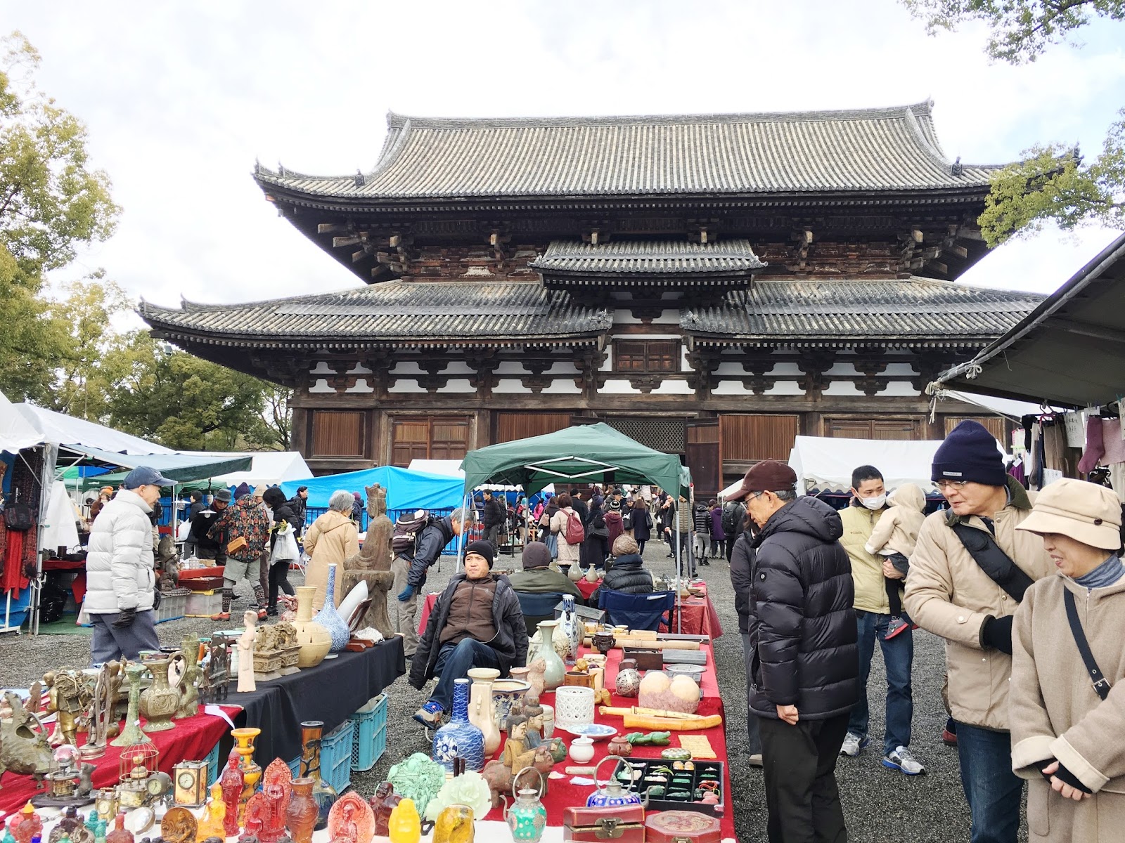 市 東寺 骨董 日本🇯🇵の骨董市〜 京都東寺の骨董市（がらくた市）〜