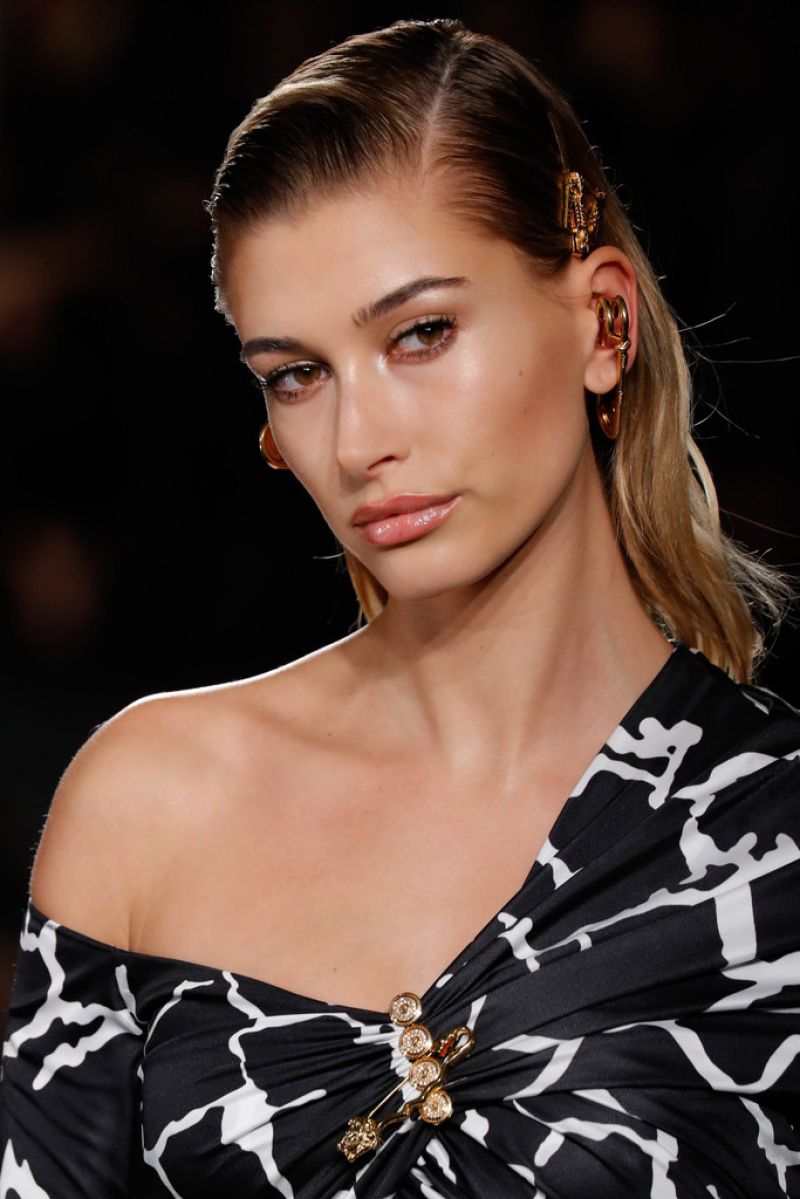 Hailey Baldwin – Versace Pre-Fall 2019 Fashion Show in NYC – Fashion Style