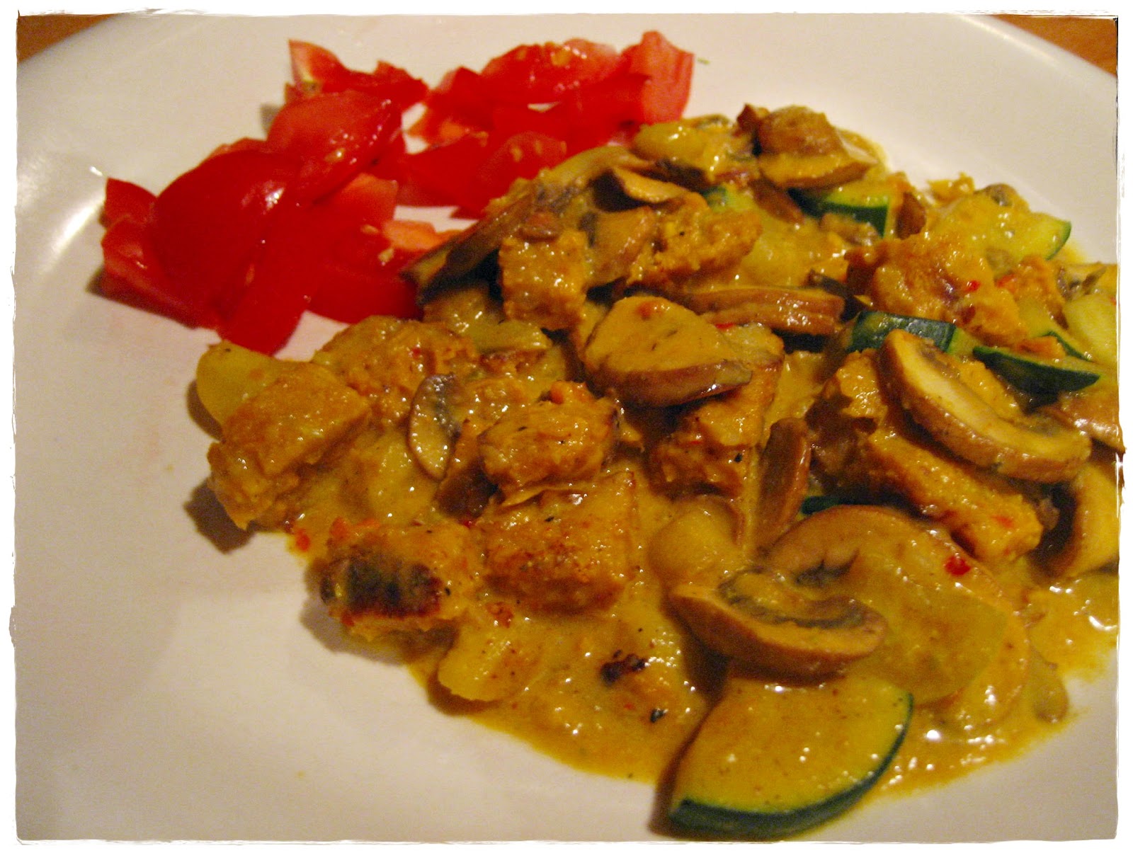 vegan-o-mania: Blitzschnelles Pilz-Zucchini-Mandelmus-Curry