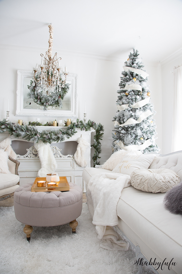 Elegant and Simple Christmas Living Room in White | Shabbyfufu