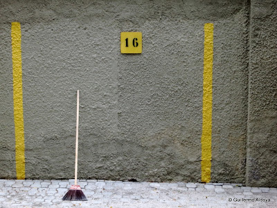 Beyond number (16), by Guillermo Aldaya / PhotoConversa