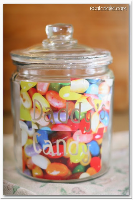 Father's Day gift idea of a glass etched candy jar just for Daddy #gifts #FathersDay #HomemadeGifts
