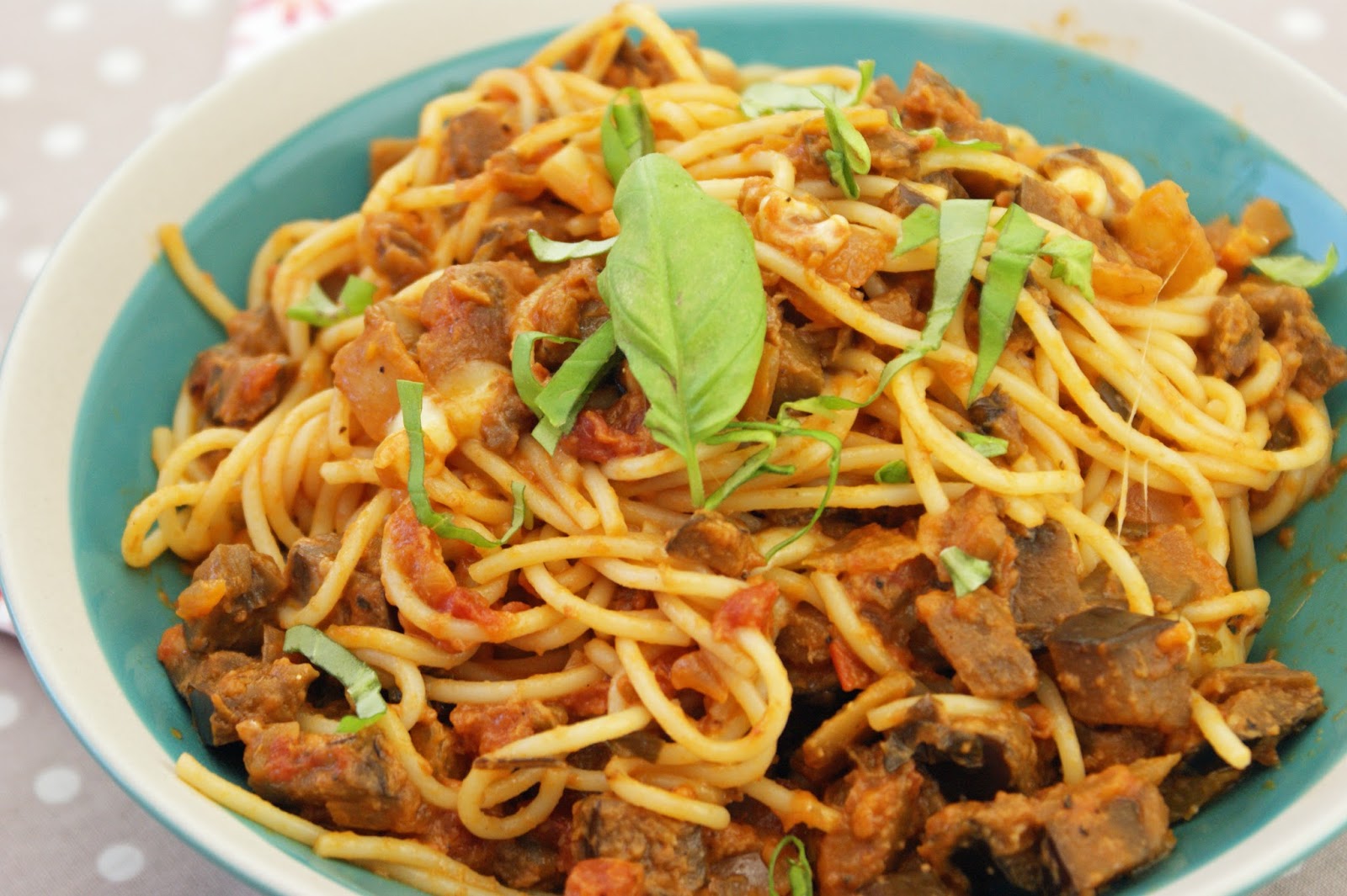 Afternoon Tea Pâtes aux tomates, aubergines et mozzarella à la plancha