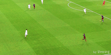 베르나베우에서 기립박수 받는 바르샤 선수.gif | 인스티즈