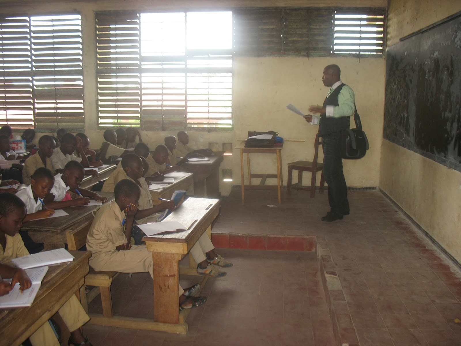 HIV/AIDS LITERACY IN THE SCIENCE CLASSROOM HIV/AIDS EDUCATION IN