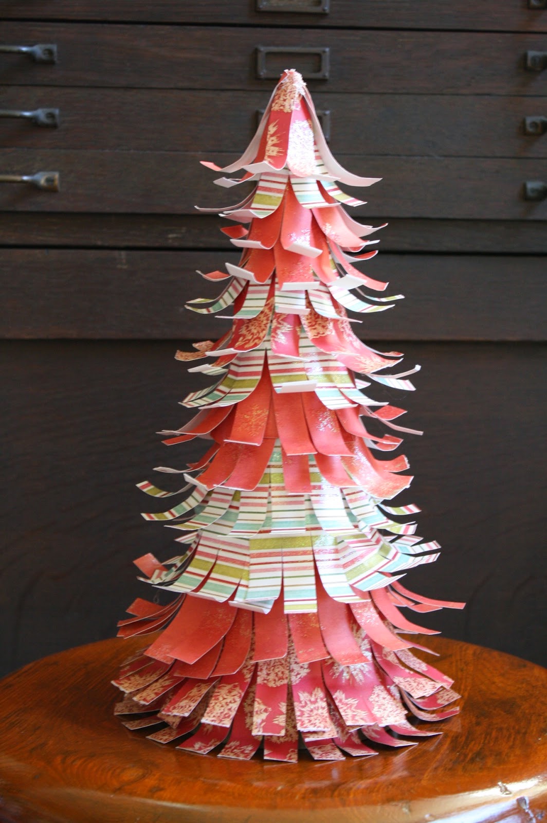 UMELECKY : Paper Christmas Trees