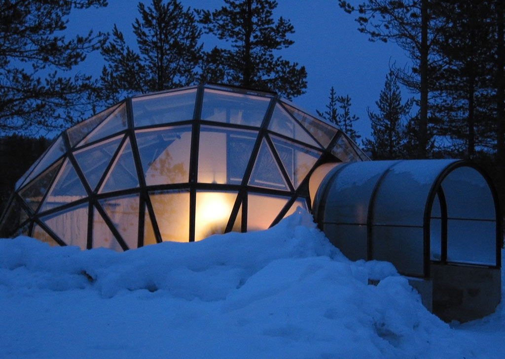 Glass Igloos with Magnificent Northern Lights Views in Finland title=