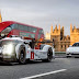 ポルシェのレーシングカー「919ハイブリッド」が早朝のロンドンの街を走る！