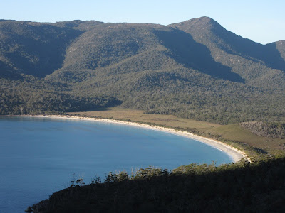 Vistas desde el mirador Wineglass Bay, en Freycinet, Tasmania Vistas desde el mirador Wineglass Bay, en Freycinet, Tasmania