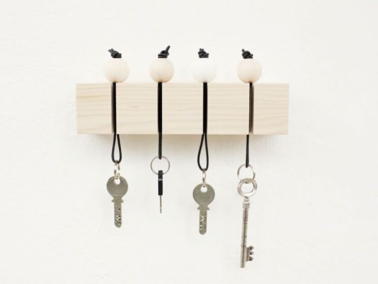 DIY Wall Key Ring with Wooden Keychains Do it yourself ideas and projects