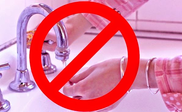 Don't washing circle lenses using tap water