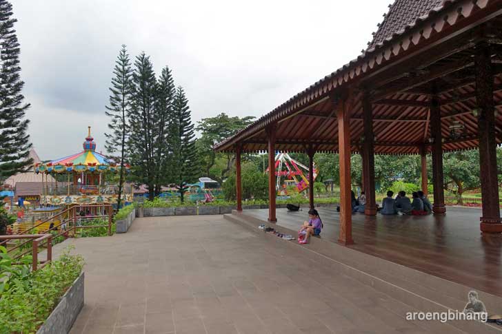 taman legenda keong emas tmii jakarta