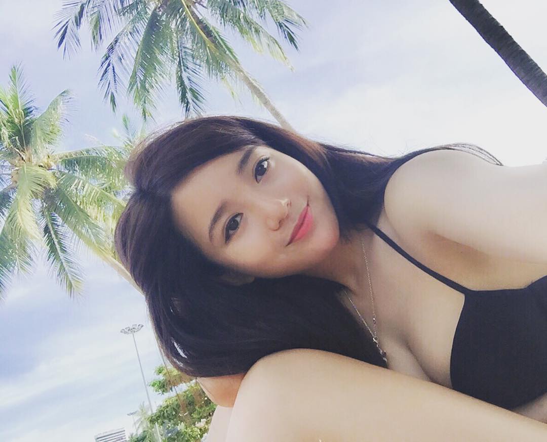 Nguyễn Tú Linh Bikini