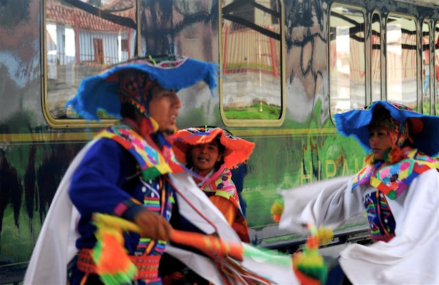PERU (2): DE NAVEL VAN DE WERELD. - DICHTBIJ & VER WEG