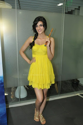 latest photos of kriti sanon in yellow dress