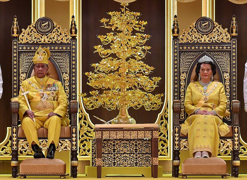 Малайзия бруней. Коронация Султана Брунея. Султана Келантана.