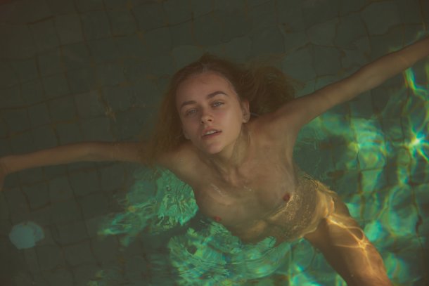 Yana Nahorniak modelo ucraniana loira blasé nudez artística Jörg Billwitz fotografia