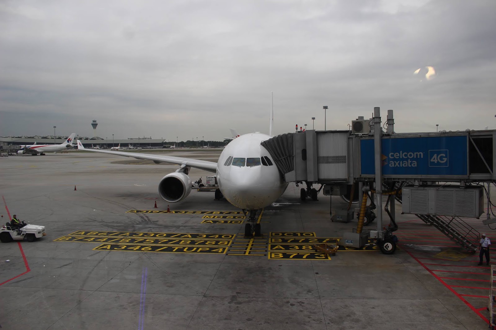 旅行記 マレーシア航空 Mh 715 クアラルンプール バリ島 デンパサール