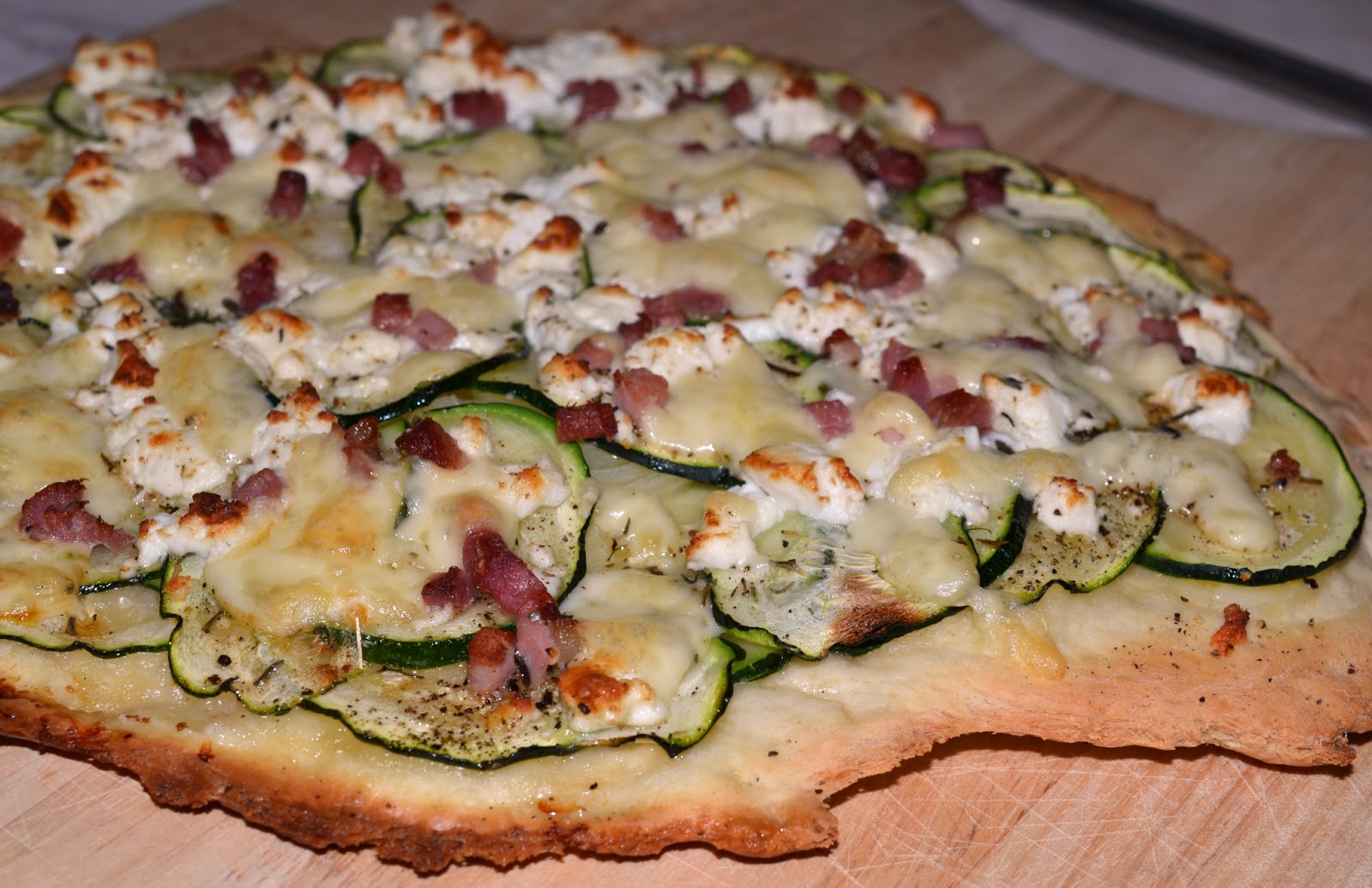 Lenas Sofa: Zucchini-Pizza mit Fetakäse