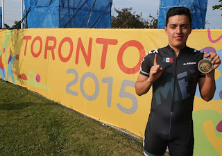 Mike Páez Mike Páez sacó el primer oro de la historia para México en patinaje sobre ruedas en Juegos Panamericanos
