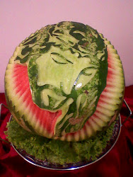 Cristo esculpido na melancia
