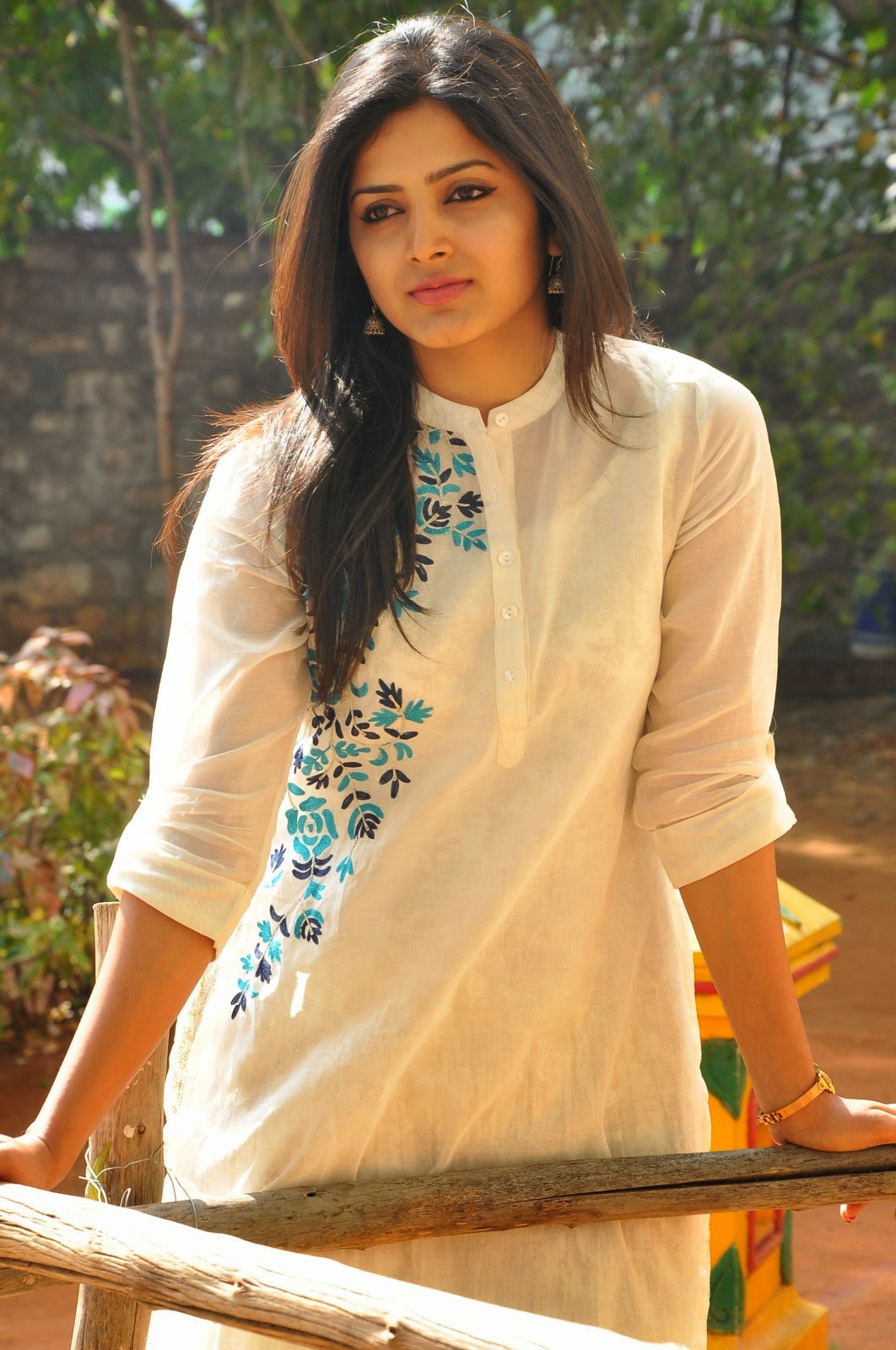 Pavani-Gangireddy-glam-pics-at-MMIRR-033