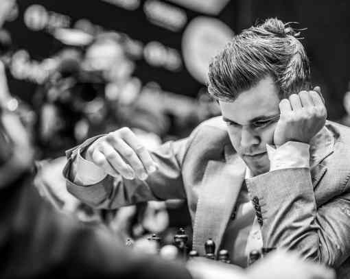 L'insondable champion du monde d'échecs Magnus Carlsen a-t-il voulu secrètement jouer les départages où il fait figure de grand favori face à Caruana ? Photo © site officiel L'insondable champion du monde d'échecs Magnus Carlsen a-t-il voulu secrètement jouer les départages où il fait figure de grand favori face à Caruana ? Photo © site officiel