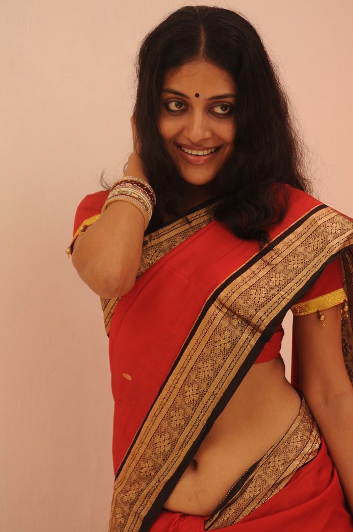 New Desi Mallu Kerala Aunty Kavitha Nair Hot Navel Show Fashion Show 