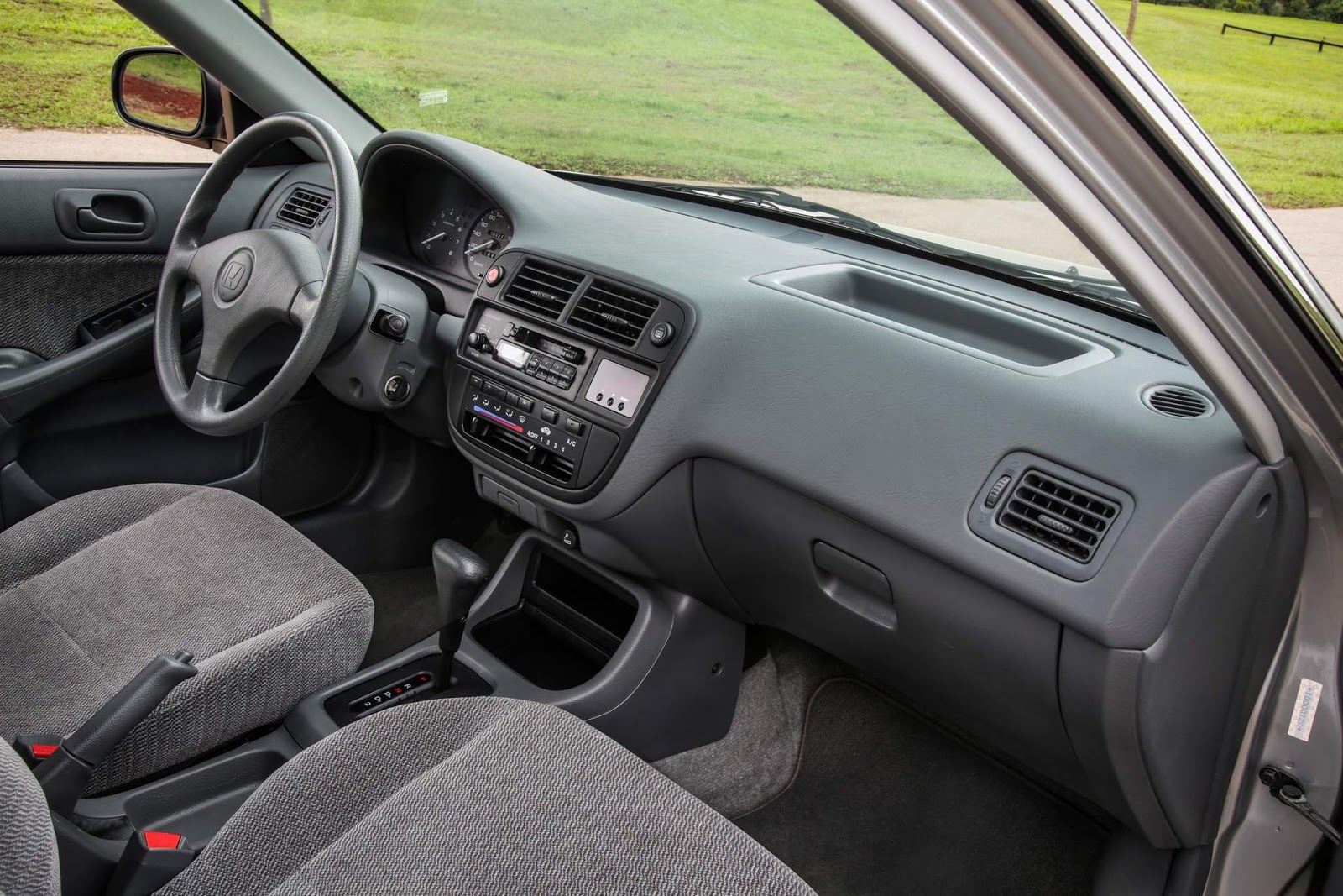 Honda Civic no Brasil detalhes das 6º e 10ª gerações vídeo