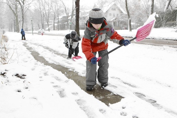 Shoveling%2BSnow.jpg