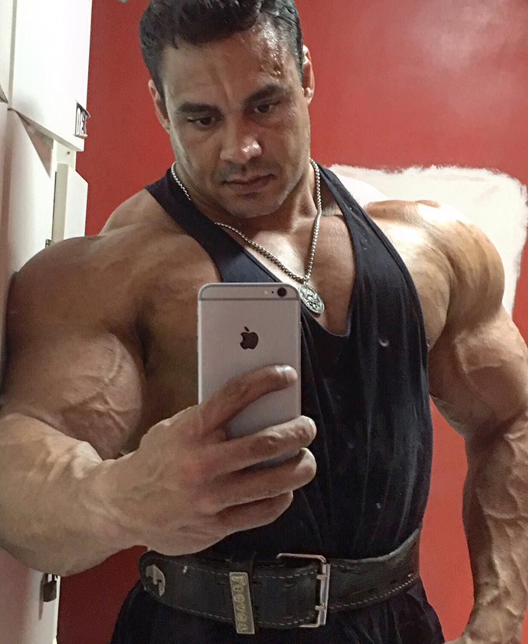 Muscle Lover Brazilian Muscle Giant James Bondi