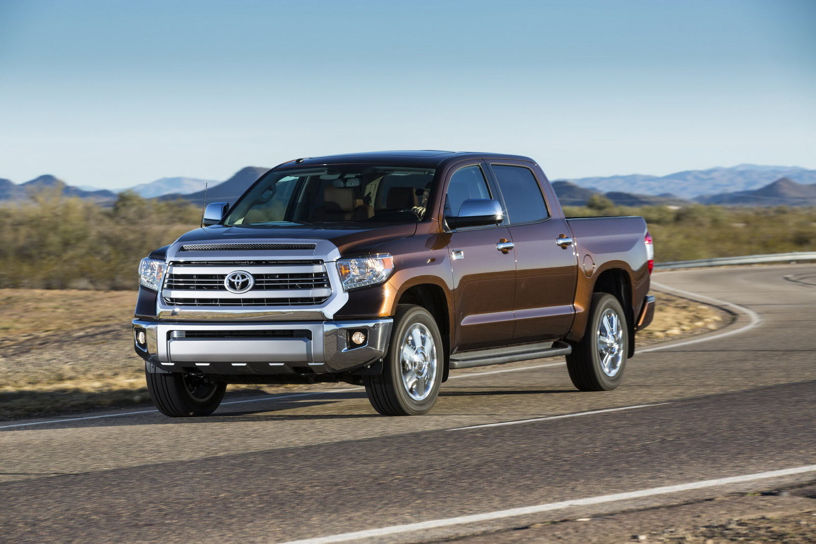 Toyota Unveils 2014 Redesigned Tundra Full Size Pickup Truck